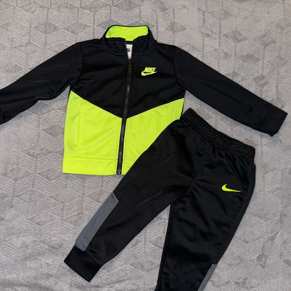 Infant Nike Sweatsuit